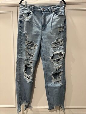 American Eagle Outfitters Light Blue Distressed Boyfriend Jeans